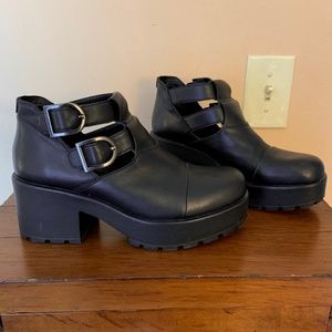 Vagabond Double-Buckle Cutout Platform Boot